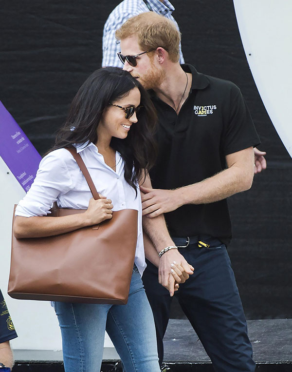 Gossip, Harry e Meghan Markle: debutto mano nella mano e pure primo bacio.FOTO Gossip, Harry e Meghan Markle: debutto mano nella mano e pure primo bacio.FOTO