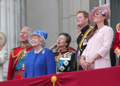 I reali inglesi? Non possono firmare autografi!