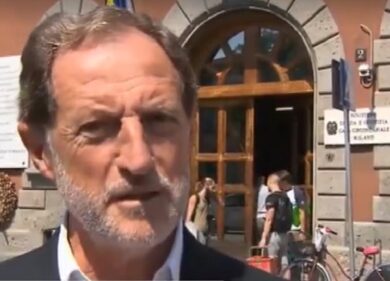 M5S Lombardia: Mantovani  plurinquisito, Maroni rimane in silenzio?