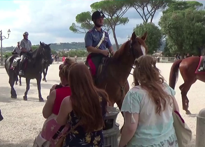 Sicurezza nei parchi: arrivano le nuove pattuglie dei Carabinieri a cavallo Sicurezza nei parchi: arrivano le nuove pattuglie dei Carabinieri a cavallo