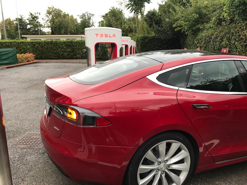 Tesla Model S, il nuovo concetto di performance e sicurezza