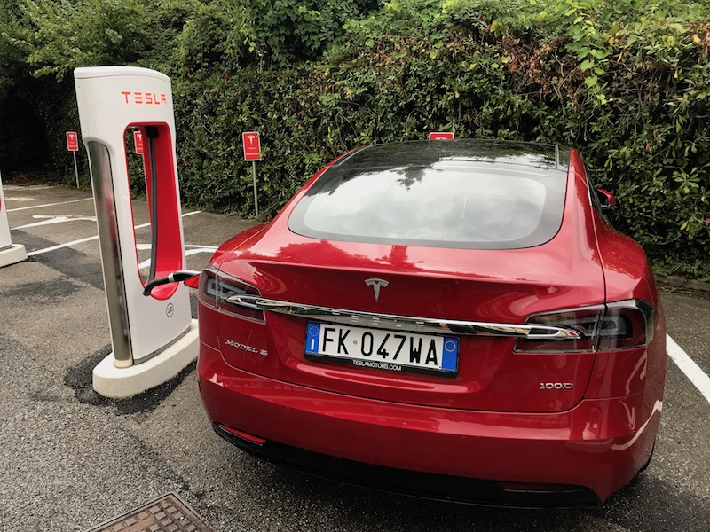 Tesla Model S, il nuovo concetto di performance e sicurezza