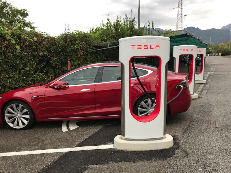 Tesla Model S, il nuovo concetto di performance e sicurezza
