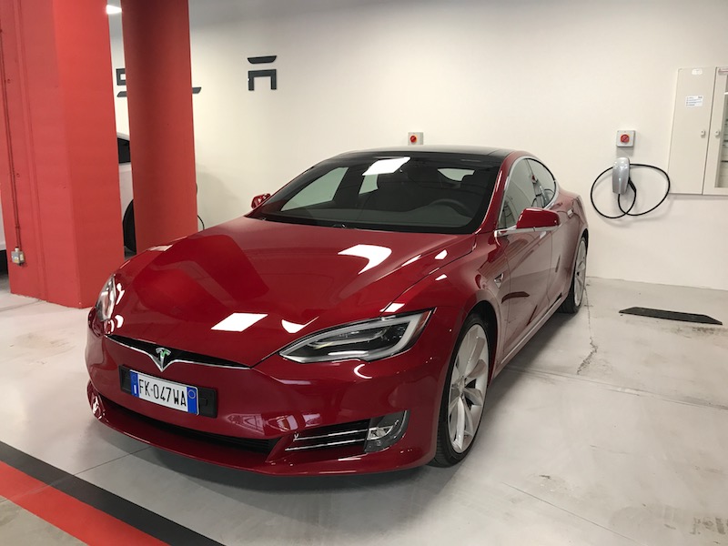 Tesla Model S, il nuovo concetto di performance e sicurezza