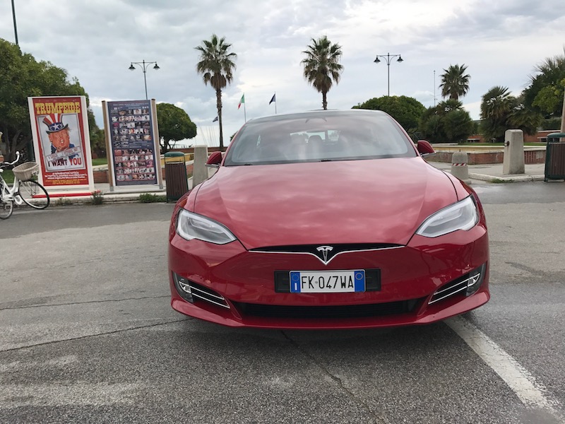 Tesla Model S, il nuovo concetto di performance e sicurezza