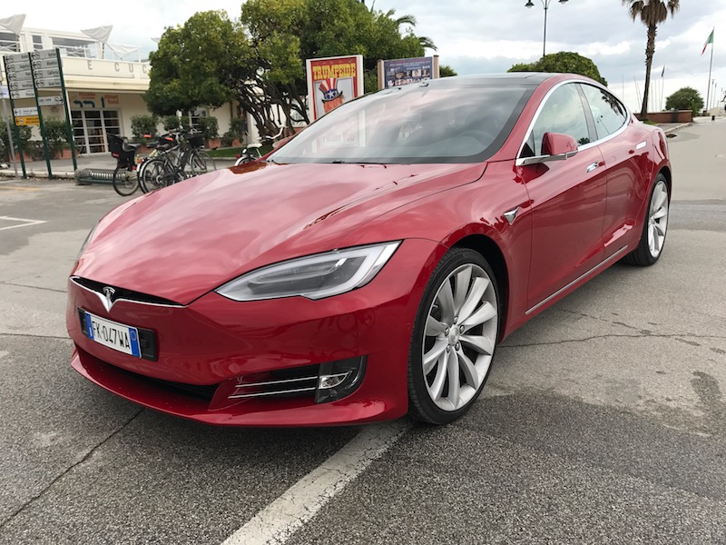 Tesla Model S, il nuovo concetto di performance e sicurezza
