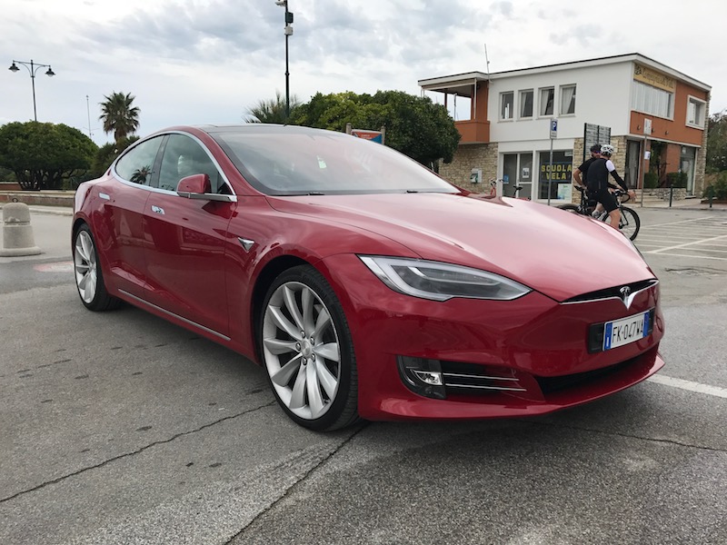 Tesla Model S, il nuovo concetto di performance e sicurezza
