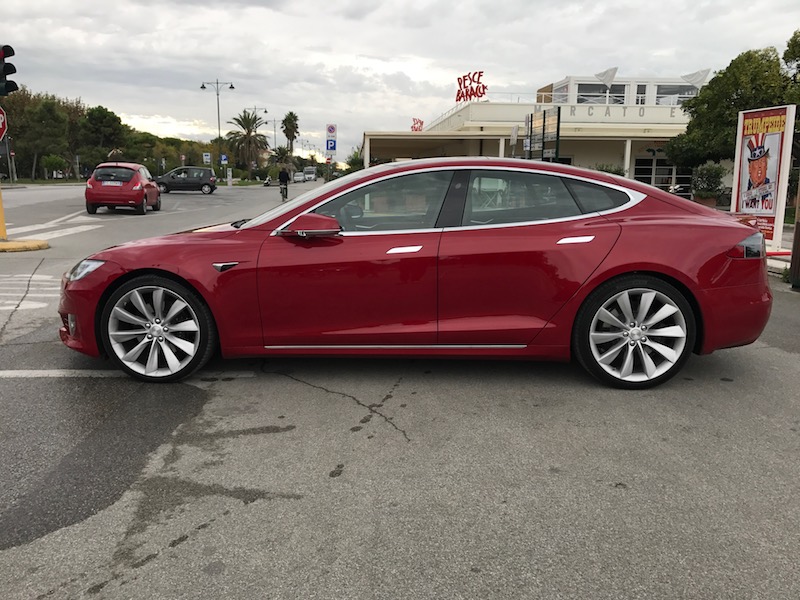 Tesla Model S, il nuovo concetto di performance e sicurezza