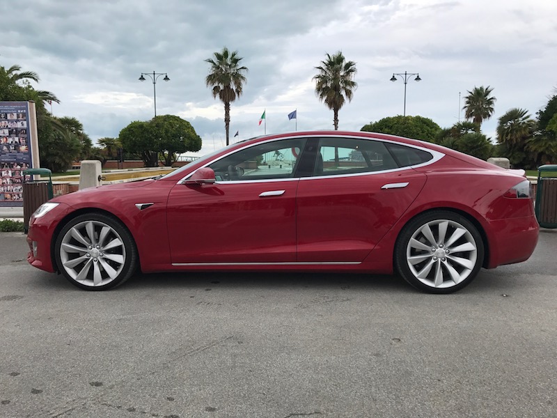 Tesla Model S, il nuovo concetto di performance e sicurezza