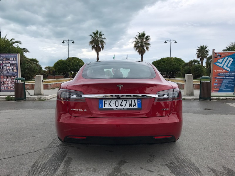 Tesla Model S, il nuovo concetto di performance e sicurezza