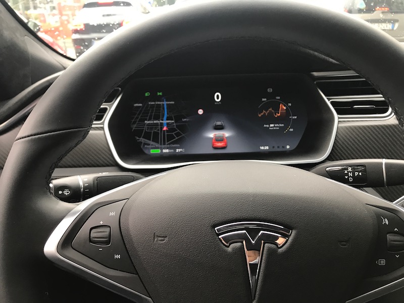 Tesla Model S, il nuovo concetto di performance e sicurezza