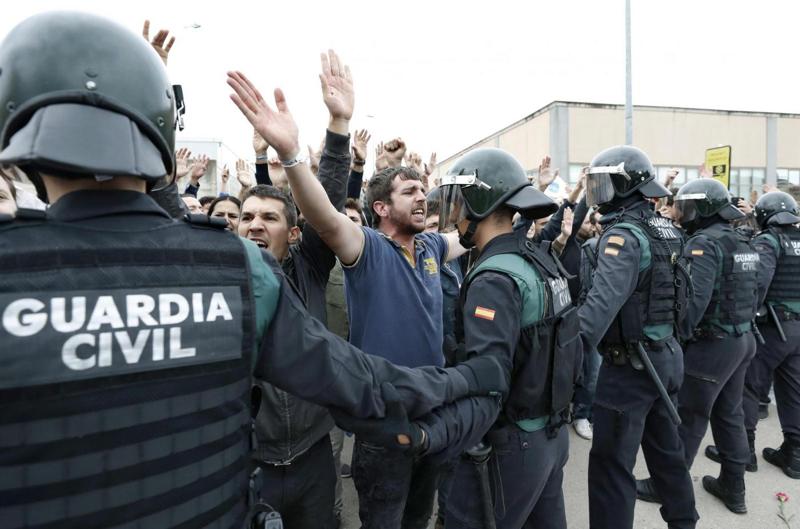 Catalogna, quasi il 90% per l’indipendenza. Caos Spagna: sciopero generale Catalogna, quasi il 90% per l’indipendenza. Caos Spagna: sciopero generale