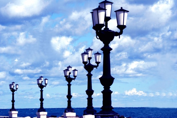 I lampioni del lungomare di Bari e il monologo di Amleto a Crollalanza