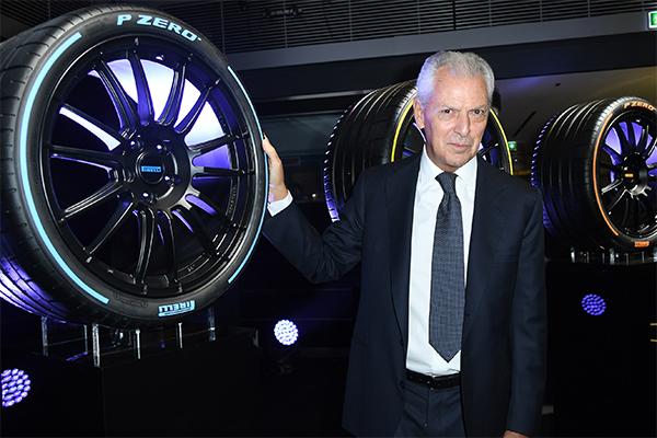 Pirelli debutta in Borsa e tiene nonostante il calo di Piazza Affari Pirelli debutta in Borsa e tiene nonostante il calo di Piazza Affari
