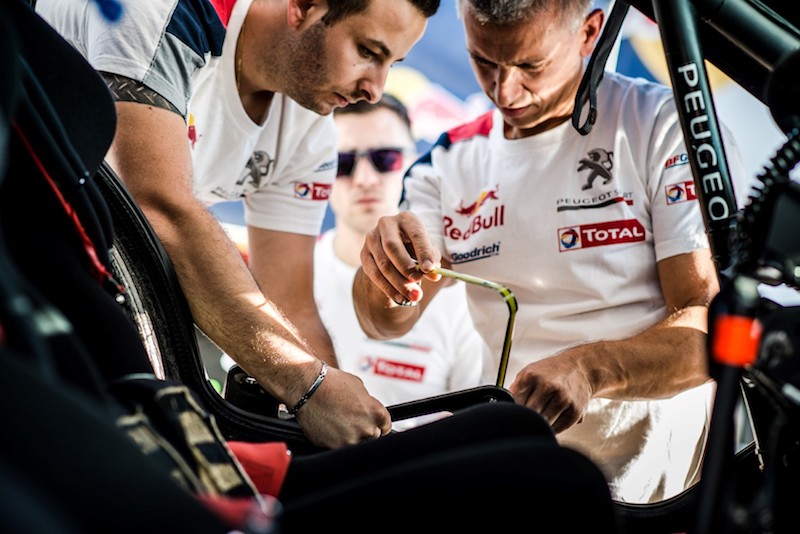 Rally del Marocco, il Dream Team Peugeot Total scalda i motori Rally del Marocco, il Dream Team Peugeot Total scalda i motori