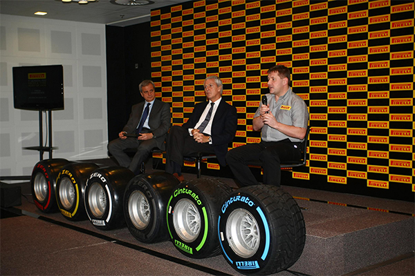 Pirelli debutta in Borsa e tiene nonostante il calo di Piazza Affari Pirelli debutta in Borsa e tiene nonostante il calo di Piazza Affari