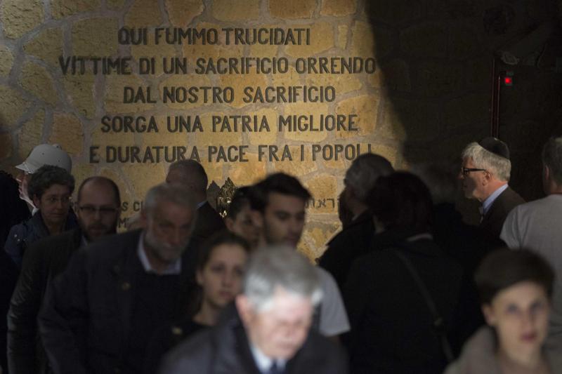 Papa Francesco alla Fosse Ardeatine per ricordare vittime della Shoah Papa Francesco alla Fosse Ardeatine per ricordare vittime della Shoah