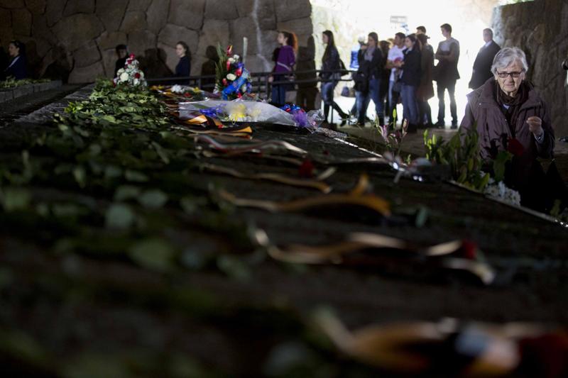Papa Francesco alla Fosse Ardeatine per ricordare vittime della Shoah Papa Francesco alla Fosse Ardeatine per ricordare vittime della Shoah
