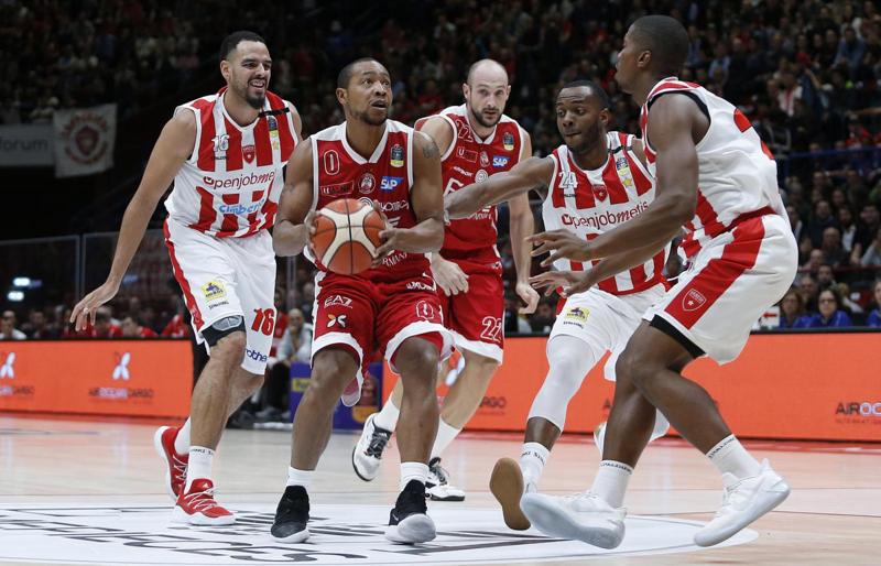 L’Olimpia piega Varese: Theodore-Goudelock trascinano Milano nel derby L’Olimpia piega Varese: Theodore-Goudelock trascinano Milano nel derby