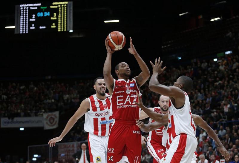 L’Olimpia piega Varese: Theodore-Goudelock trascinano Milano nel derby L’Olimpia piega Varese: Theodore-Goudelock trascinano Milano nel derby
