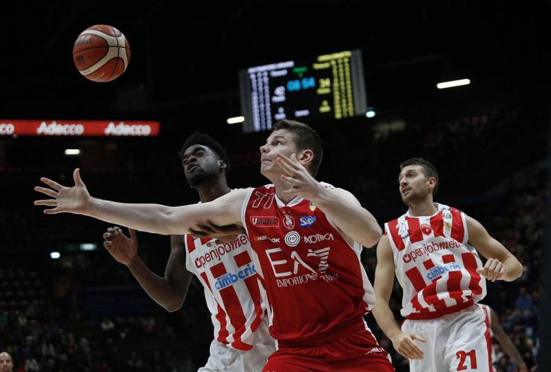 L’Olimpia piega Varese: Theodore-Goudelock trascinano Milano nel derby L’Olimpia piega Varese: Theodore-Goudelock trascinano Milano nel derby