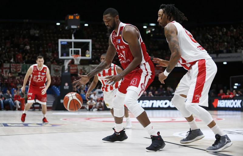 L’Olimpia piega Varese: Theodore-Goudelock trascinano Milano nel derby L’Olimpia piega Varese: Theodore-Goudelock trascinano Milano nel derby