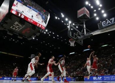 L’Olimpia piega Varese: Theodore-Goudelock trascinano Milano nel derby