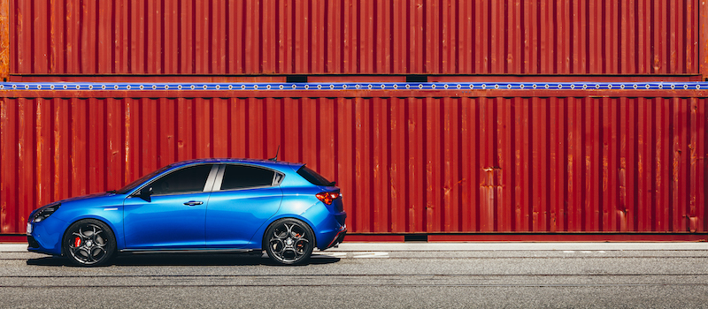 Giulietta debutta con i nuovi Pack Tech e Pack Carbon Look