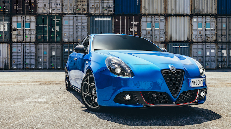 Giulietta debutta con i nuovi Pack Tech e Pack Carbon Look