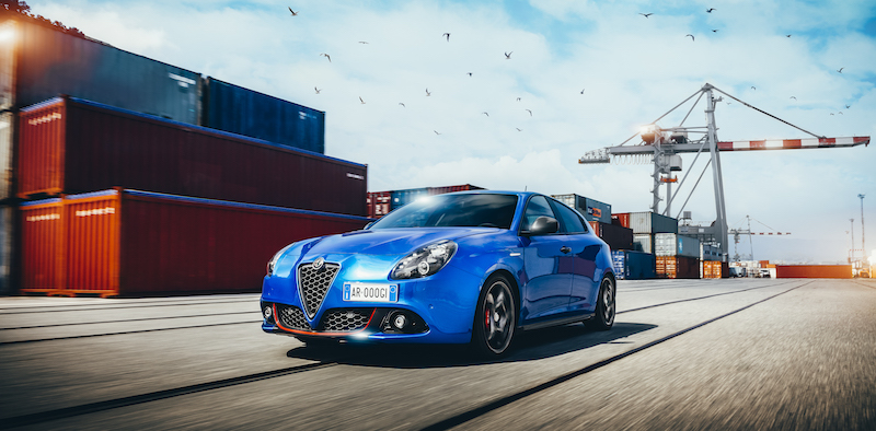 Giulietta debutta con i nuovi Pack Tech e Pack Carbon Look