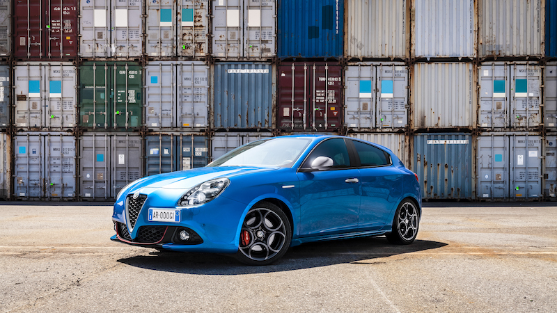 Giulietta debutta con i nuovi Pack Tech e Pack Carbon Look
