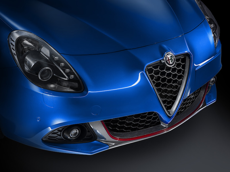 Giulietta debutta con i nuovi Pack Tech e Pack Carbon Look