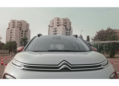 Fabio Volo istruttore di guida con la Citroen C3 Aircross