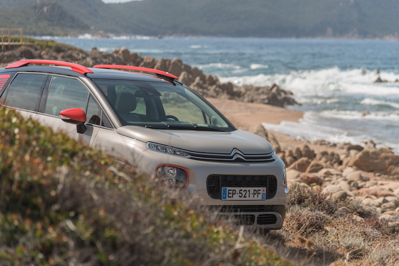 Fabio Volo istruttore di guida con la Citroen C3 Aircross