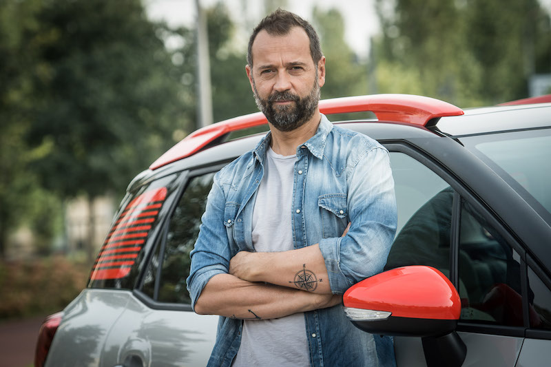 Fabio Volo istruttore di guida con la Citroen C3 Aircross