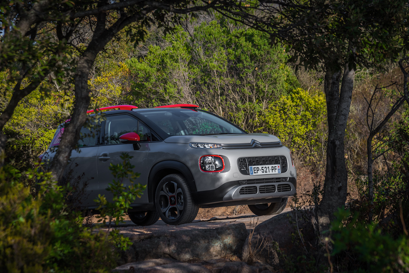 Fabio Volo istruttore di guida con la Citroen C3 Aircross