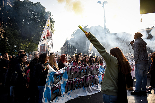 Studenti in piazza per alternanza scuola lavoro. Proteste in 70 città Studenti in piazza per alternanza scuola lavoro. Proteste in 70 città