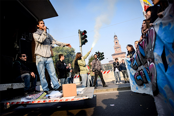 Studenti in piazza per alternanza scuola lavoro. Proteste in 70 città Studenti in piazza per alternanza scuola lavoro. Proteste in 70 città