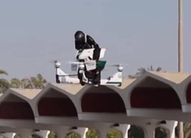 A Dubai arriva la moto volante della polizia, il nuovo drone per le emergenze