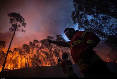 Portogallo: si aggrava il bilancio degli incendi, almeno 27 morti