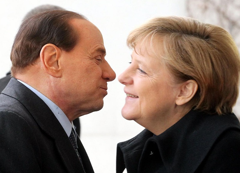 Agenzia del farmaco a Milano, Berlusconi prova a sedurre la Merkel Agenzia del farmaco a Milano, Berlusconi prova a sedurre la Merkel