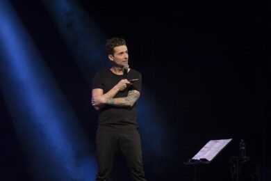 Angelo Pintus in esclusiva al Teatro Manzoni con E se fosse stato il cavallo?