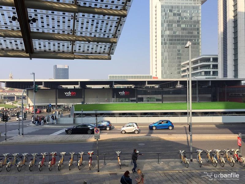 Stazione Garibaldi, piazza Freud e il suo parcheggio: vetrina poco edificante