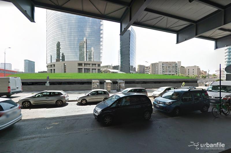 Stazione Garibaldi, piazza Freud e il suo parcheggio: vetrina poco edificante