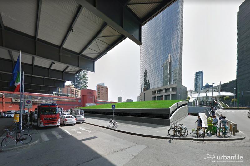 Stazione Garibaldi, piazza Freud e il suo parcheggio: vetrina poco edificante