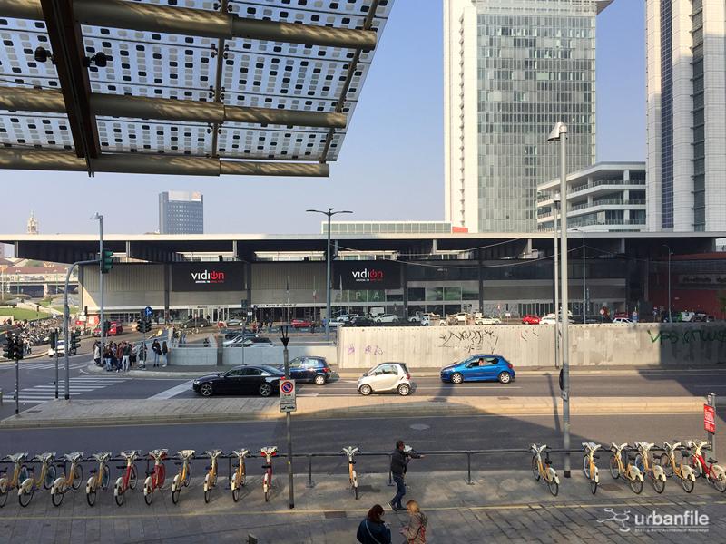 Stazione Garibaldi, piazza Freud e il suo parcheggio: vetrina poco edificante