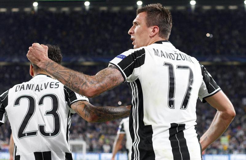 Juventus-Sporting Lisbona 2-1, decide Mandzukic . Allegri: non siamo brillanti Juventus-Sporting Lisbona 2-1, decide Mandzukic . Allegri: non siamo brillanti