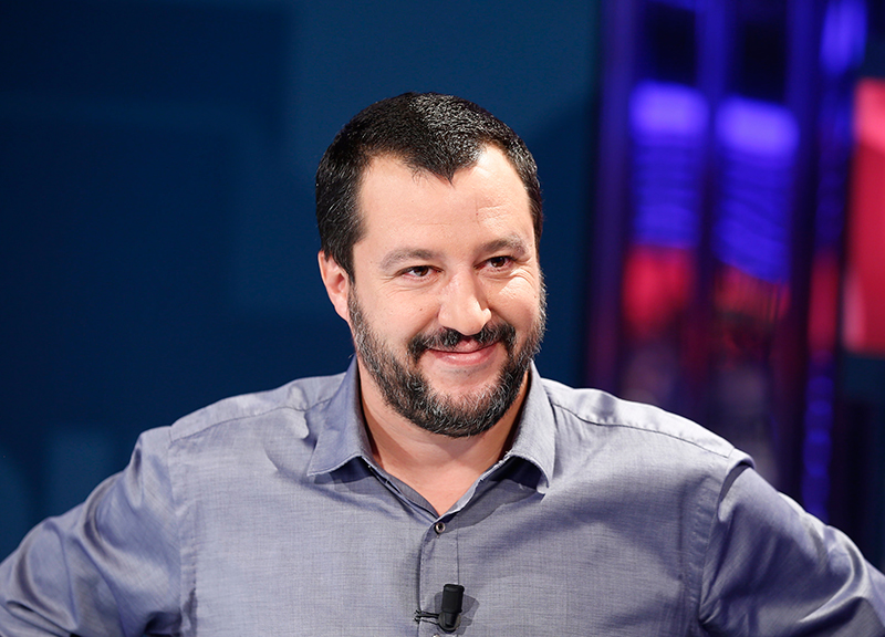 Castel Romano, Matteo Salvini: “Il campo rom va raso al suolo con la ruspa” Castel Romano, Matteo Salvini: “Il campo rom va raso al suolo con la ruspa”