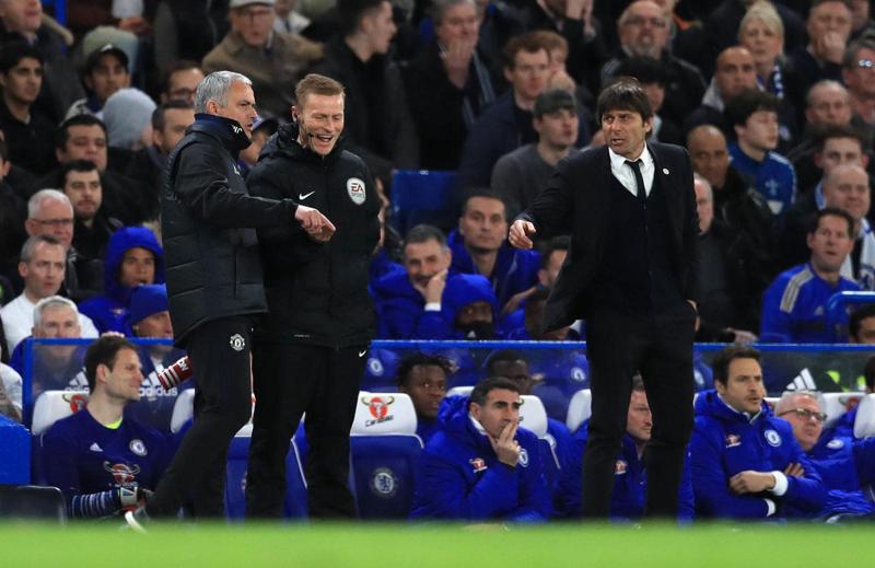 Antonio Conte: Mourinho? Pensa troppo a Chelsea, pensi al Manchester United Antonio Conte: Mourinho? Pensa troppo a Chelsea, pensi al Manchester United