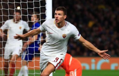 Dzeko, gol alla Van Basten di fronte al Chelsea di Antonio Conte. Video